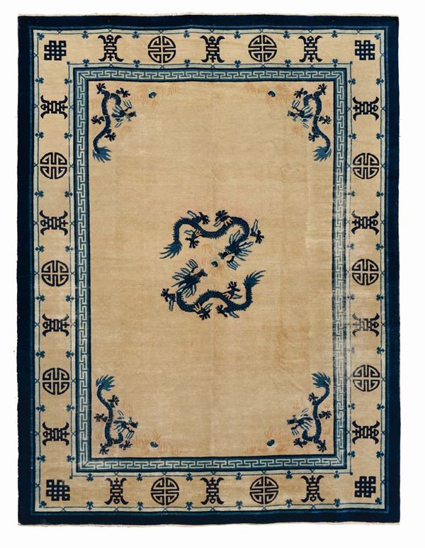 A China rug, late 19th century, cm 320x220