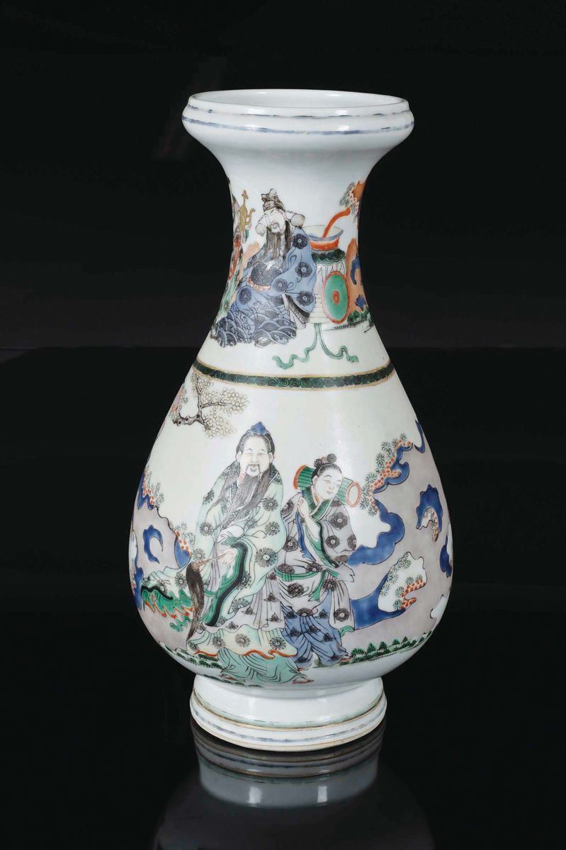 Vaso in porcellana Famiglia Verde raffigurante viandanti, Cina, Dinastia Qing, epoca Guangxu (1875-1908)  - Asta Chinese Works of Art - Cambi Casa d'Aste