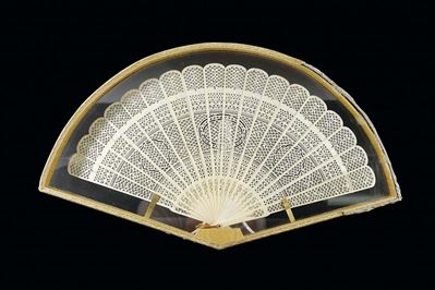 Ventaglio Incorniciato in Avorio Traforato, Cina, Dinastia Qing, XIX Secolo