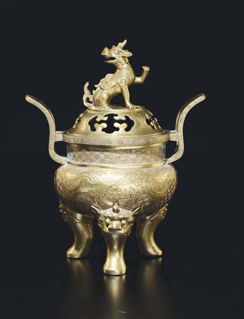 A gilt bronze tripod censer and cover with Pho dog, China, 20th century  - Auction Chinese Works of Art - Cambi Casa d'Aste
