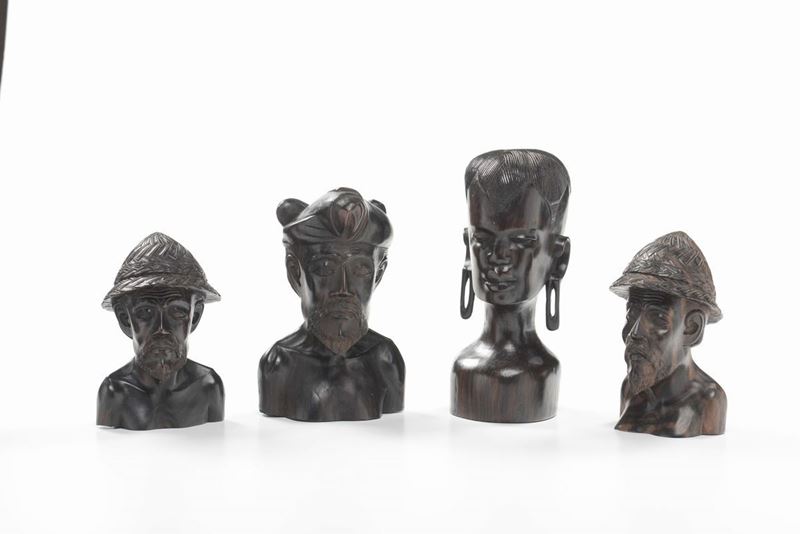 Quattro busti in legno di ebano, Africa  - Asta Arredi dalle dimore degli eredi Ercole Marelli e altre provenienze - Cambi Casa d'Aste