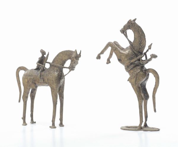 Due sculture in bronzo raffiguranti cavalieri, XX ssecolo