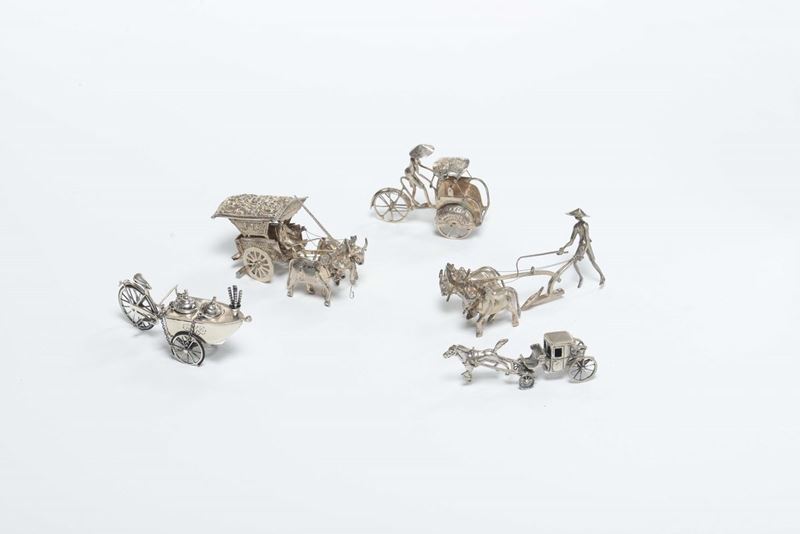 Cinque modellini in argento diversi  - Asta Arredi dalle dimore degli eredi Ercole Marelli e altre provenienze - Cambi Casa d'Aste