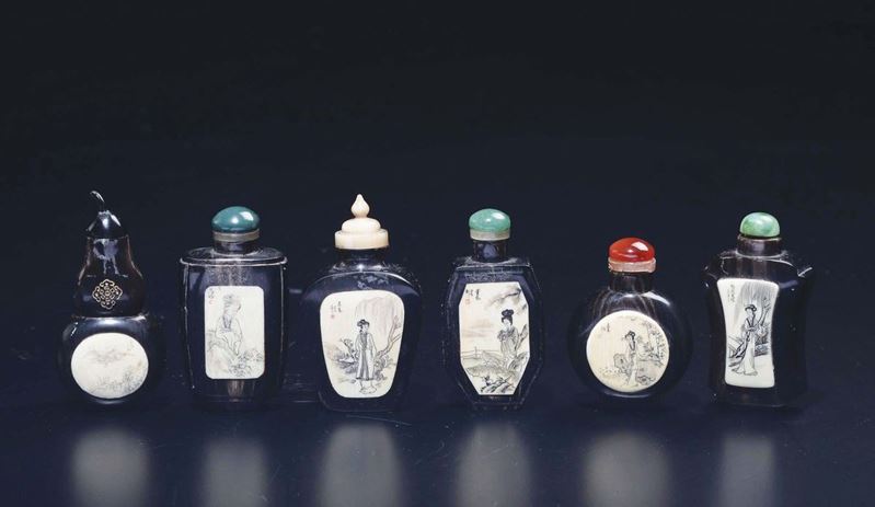 Lotto di sette snuff bottles in legno e osso con immagini di Guanyin e paesaggi, Cina, XX secolo  - Asta Chinese Works of Art - Cambi Casa d'Aste