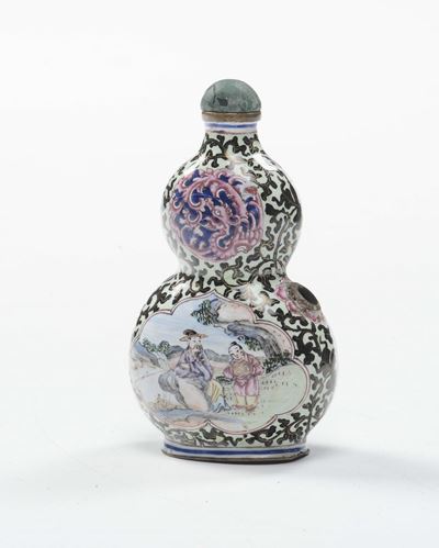 Una Snuff Bottle in Smalto