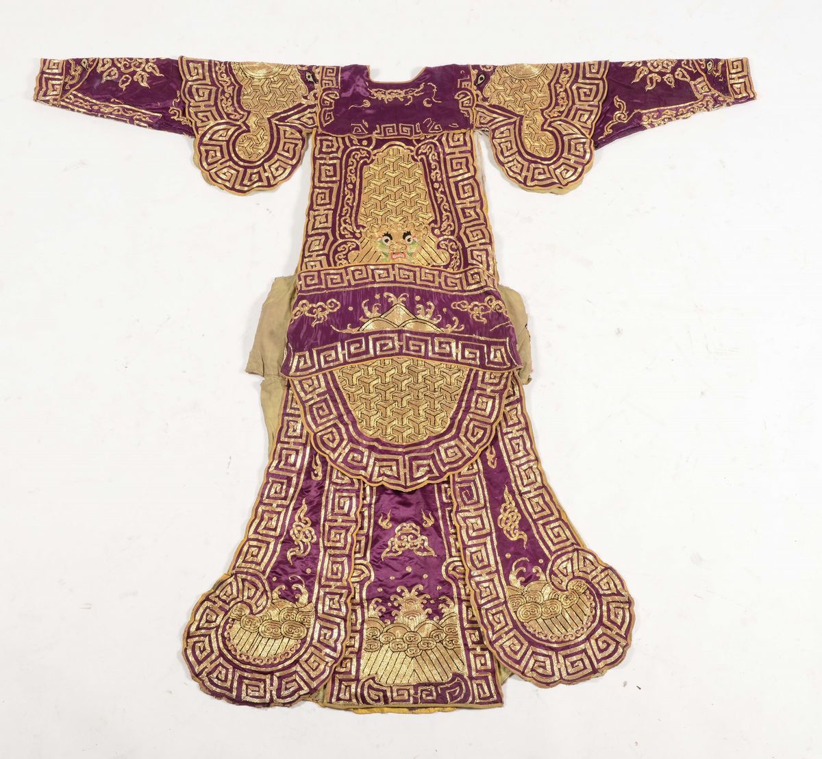 Veste in Seta Fondo Viola con Draghi Dorati, Aperta ai Lati e con Maniche Lunghe, Cina, Dinastia ...