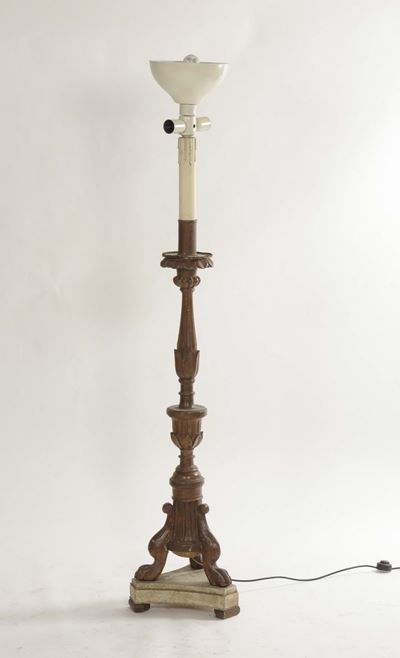 Piantana in Legno Scolpito