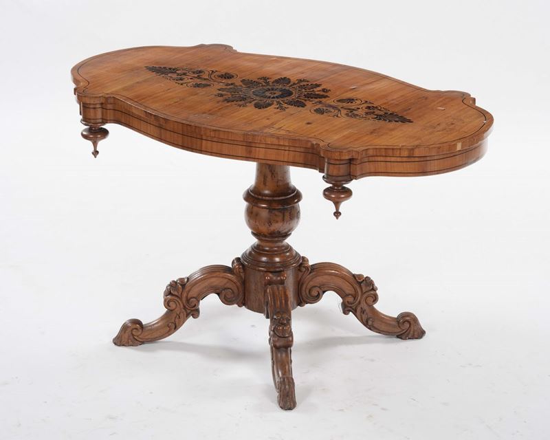 Tavolino a biscotto Carlo X lastronato ed intarsiato  - Auction Furnishings from the mansions of the Ercole Marelli heirs and other property - Cambi Casa d'Aste