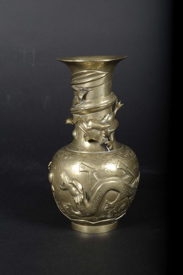 Vaso in bronzo dorato, Cina XX secolo