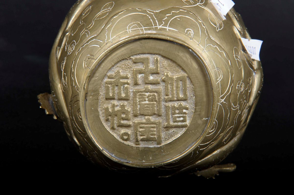 Vaso in Bronzo Dorato, Cina XX Secolo