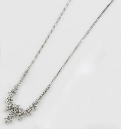 Girocollo con Diamanti Taglio Rotondo a Brillante e Diamanti Taglio Navette per Ct 8,00 Circa