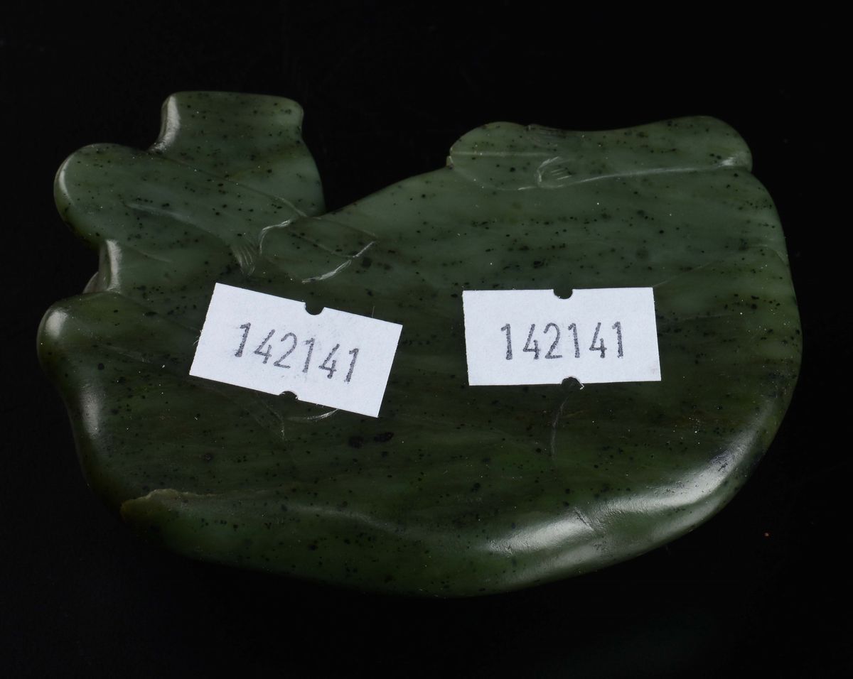 Scultura in Giada Spinacio Raffigurante Bufalo, Cina, Dinastia Qing, XVIII Secolo