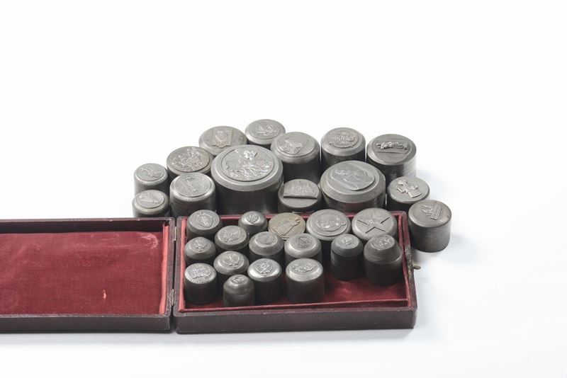 Lotto di punzoni in metallo  - Asta Arredi dalle dimore degli eredi Ercole Marelli e altre provenienze - Cambi Casa d'Aste