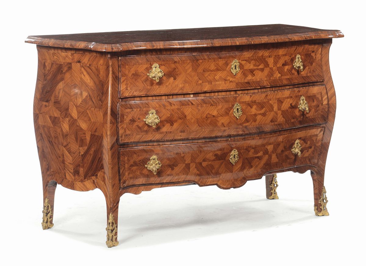 Coppia di Commodes a Tre Cassetti Interamente Lastronate in Bois De Violette, Seconda Metà XVIII ...