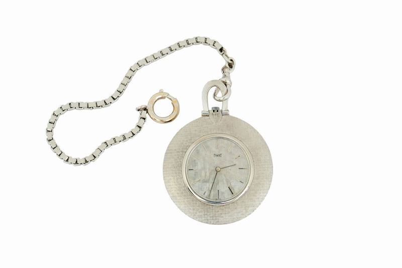 Piaget, 18K white gold ultra-slim pocket watch. Accompanied by a gold chain. Made in the 1970's.  - Auction Watches and Pocket Watches - Cambi Casa d'Aste