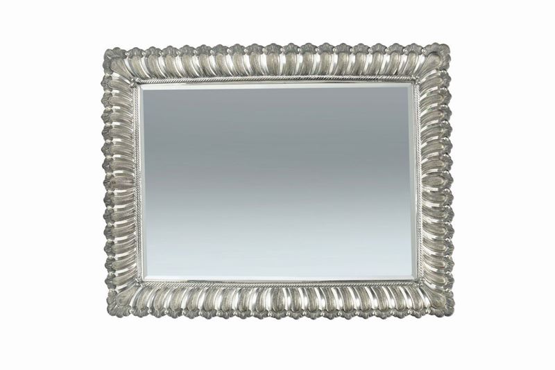 Specchiera con cornice in argento, anni '50/'60  - Asta Arredi dalle dimore degli eredi Ercole Marelli e altre provenienze - Cambi Casa d'Aste