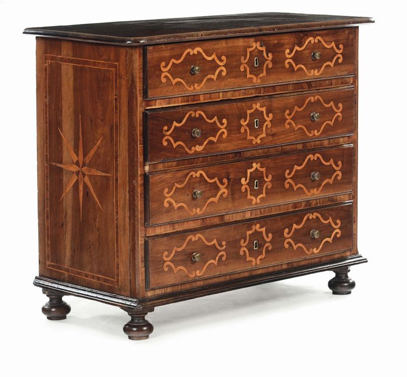 Cassettone a quattro cassetti in legno lastronato ed intarsiato, Piemonte XVIII-XIX secolo  - Auction Furnishings from the mansions of the Ercole Marelli heirs and other property - Cambi Casa d'Aste