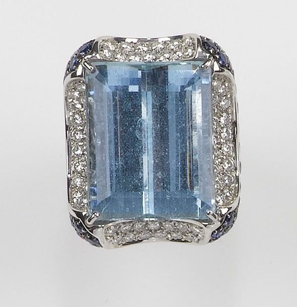 A natural aquamarine ring. The Brasilian aquamarine weighing 30,00 carats is set with a diamonds and pavé- set sapphire and mounted in white gold 750/1000