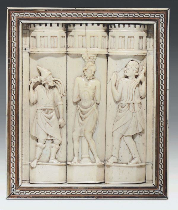 Placca tripartita in avorio raffigurante flagellazione di Cristo. Bottega degli Embriaci, Italia o Francia XV secolo