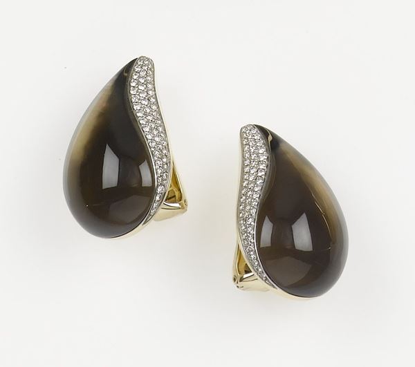 Venezia earrings. Mounted with diamonds, mother of pearl and quartz. Vhernier