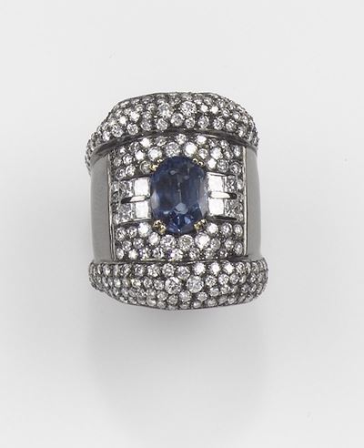 Anello con Zaffiro e Diamanti