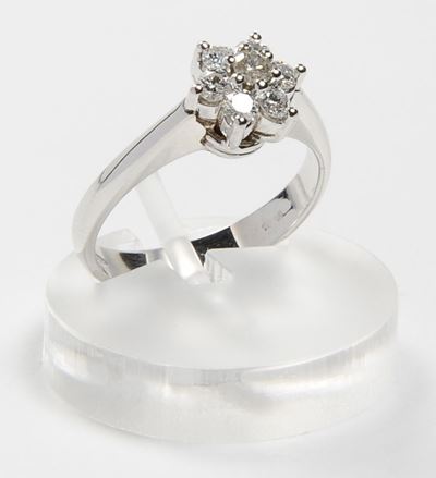 Anello a Margherita con Diamanti