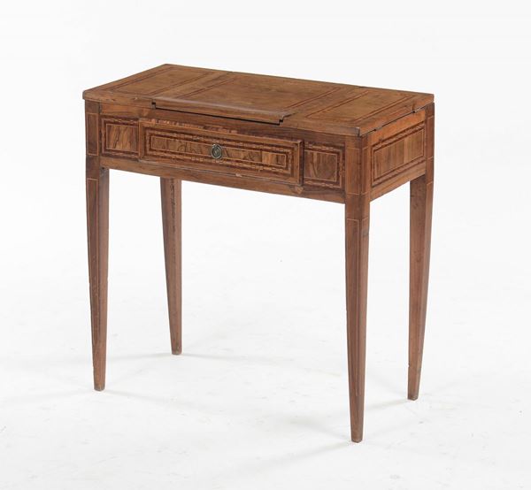 Toelette interamente lastronata ed intarsiata, inizio XIX secolo