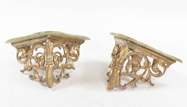 Due mensole dorate, XX secolo