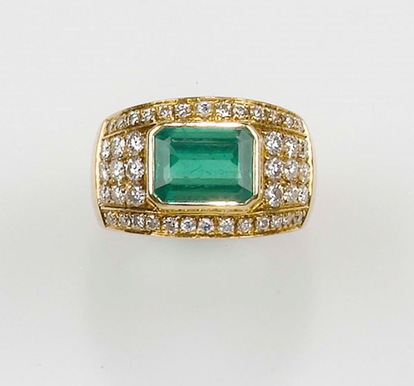 Anello con smeraldo di ct 2,80 circa e diamanti