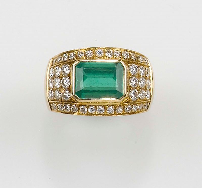 Anello con smeraldo di ct 2,80 circa e diamanti  - Asta Fine Jewels - Cambi Casa d'Aste