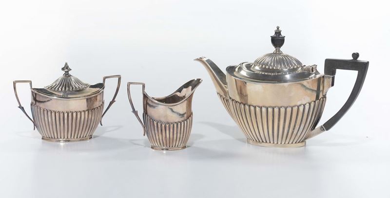 Servizio da tè in metallo argentato, Inghilterra XX secolo  - Asta Antiquariato - Cambi Casa d'Aste