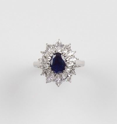 Anello con Zaffiro e Diamanti Taglio Navette