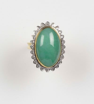 Anello con Giadeite e Diamanti a Contorno