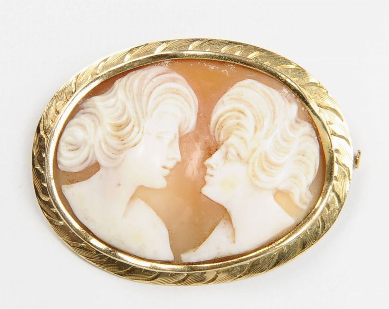 A cameo brooch  - Auction Furnishings from the mansions of the Ercole Marelli heirs and other property - Cambi Casa d'Aste
