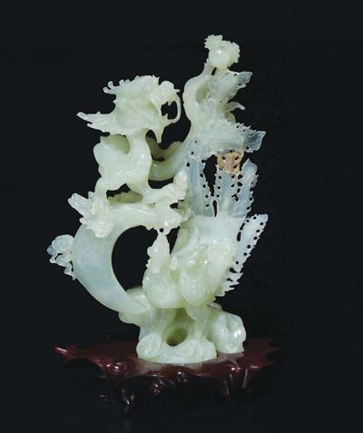 Gruppo in Giada Verde Raffigurante Drago e Fenice, Cina, XX Secolo