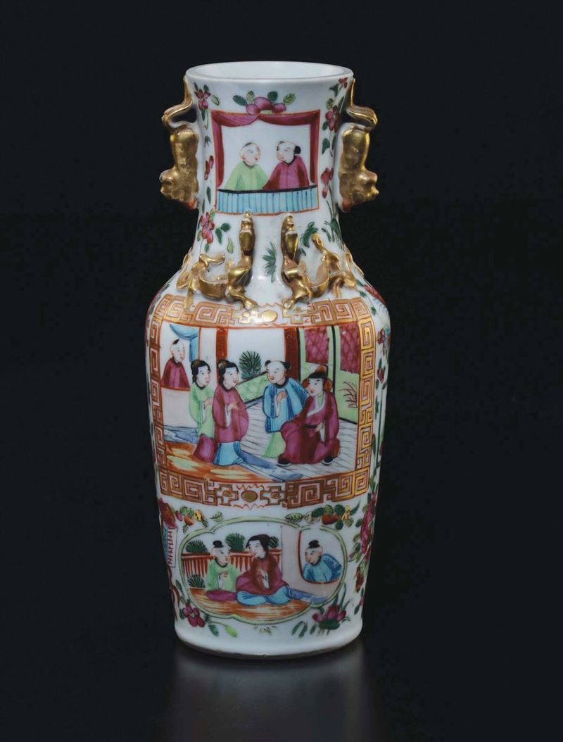 A polychrome enamelled porcelain vase with common life scenes within reserves and gold dragons in relief, China, Qing Dynasty, late 19th century  - Auction Chinese Works of Art - Cambi Casa d'Aste