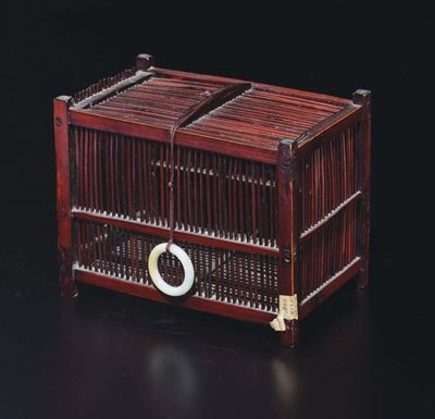 Piccola Gabbia in Legno con Anello in Giada Bianca, Cina, Dinastia Qing, XIX Secolo