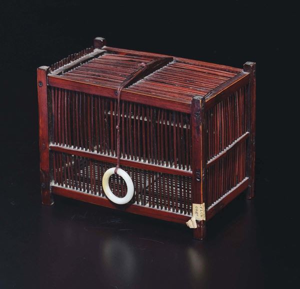 Piccola gabbia in legno con anello in giada bianca, Cina, Dinastia Qing, XIX secolo