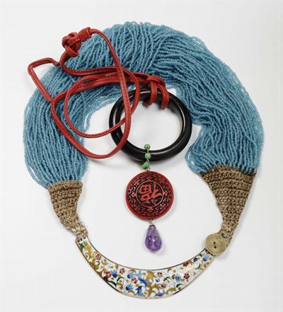 Lotto Composto da una Collana con Paste Vitree e Smalto ed un Pendente in Legno con Ametista e Pa...