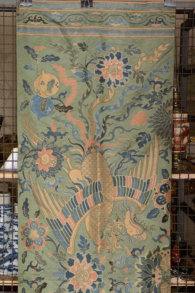 Piccolo Tessuto in Seta Ricamata con Due Fenici, Cina, XX Secolo
