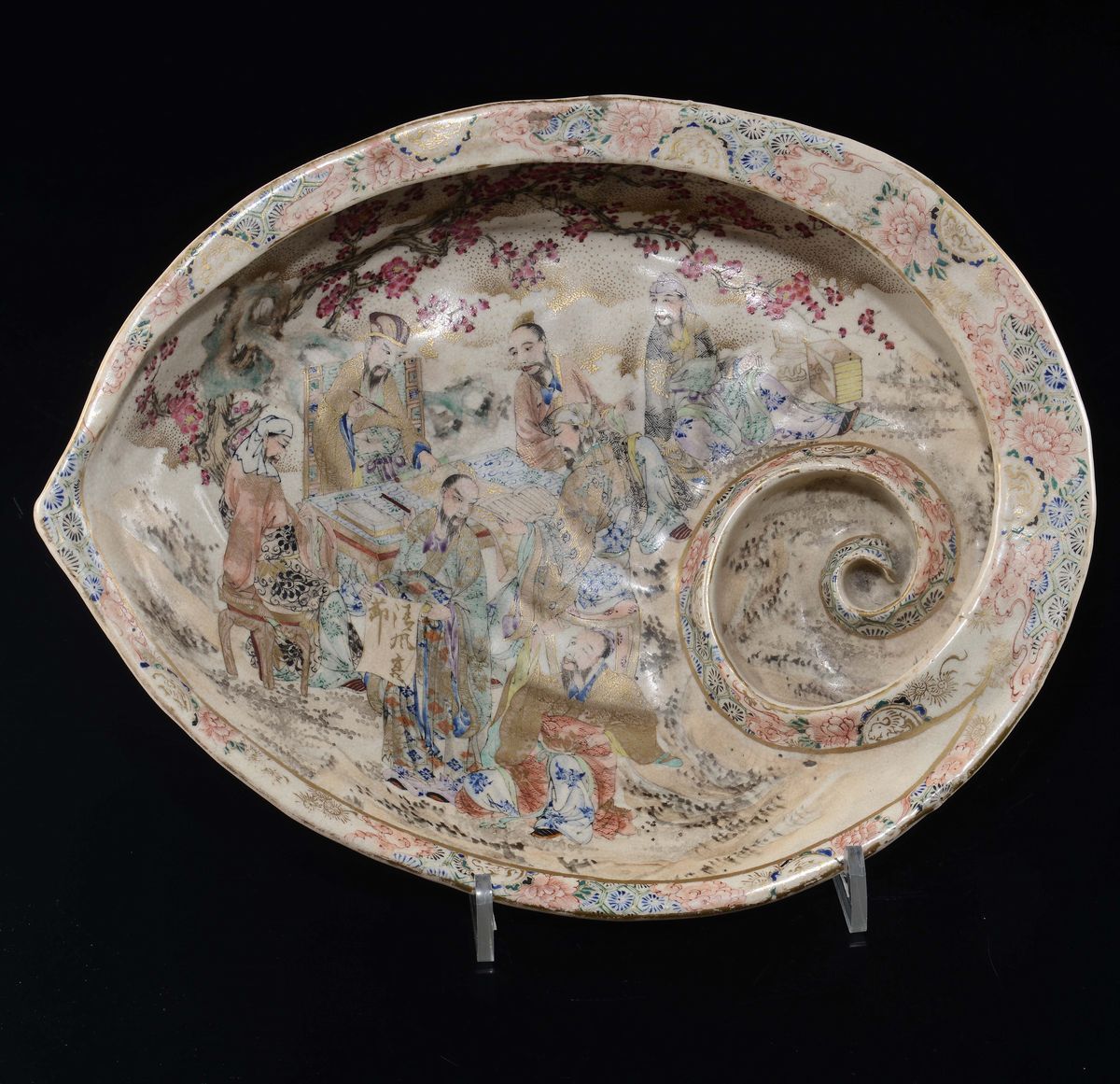 Sciacquapennelli in Porcellana a Smalti Policromi con Personaggi, Cina, Dinastia Qing, Fine XIX S...