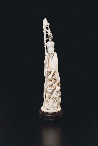 Figura di Saggio con Bambino Scolpito in Avorio, Cina, Inizio XX Secolo
