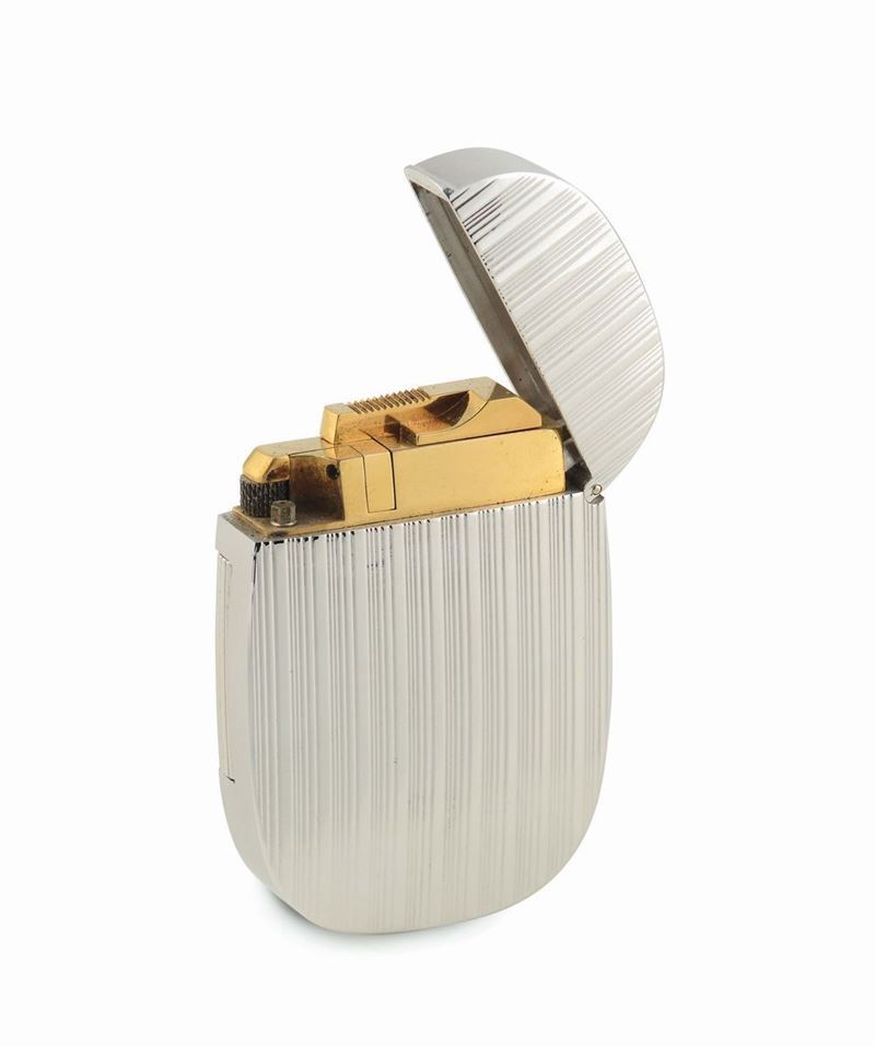 White Gold Lighter Patek Philippe, Genève, No. A089, Ref. 9502G. Made in the 1970s. Fine and very rare, 18K white gold lighter with vertical lines  decorations. Case signed.  - Auction Watches and Pocket Watches - Cambi Casa d'Aste