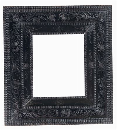 Cornice Guilloche in Legno Ebanizzato con Incisioni Floreali, Fiandre XVII Secolo