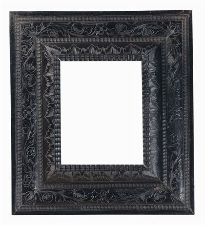 Cornice Guillochè Ebanizzata e Incisa a Motivo Vegetale e Floreale, Fiandre XVII Secolo