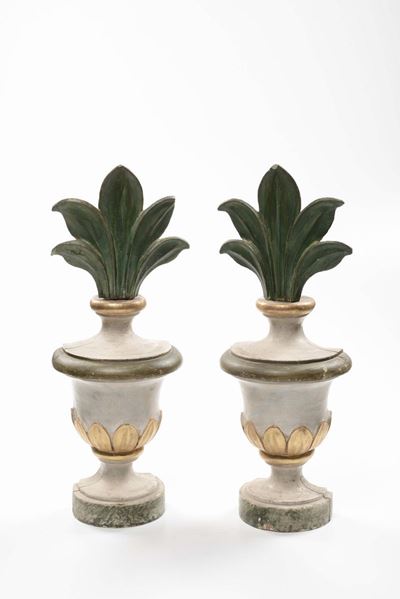 Coppia di Portapalme in Legno Laccato e Dorato
