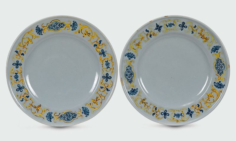 Piatti Faenza, Fabbrica Ferniani, metà del XVIII secolo  - Auction Collectors' Majolica and Porcelain - Cambi Casa d'Aste
