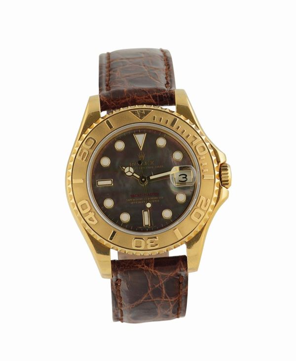 ROLEX, Oyster Perpetual Date, Yacht Master, Superlative Chronometer Officially Certified, Ref.68628., Cassa No. T861184. Made in 1996. Very fine, center seconds, self-winding, water-resistant, 18K yellow gold mid sized wristwatch with special time-lapse bezel, date and 18K yellow gold Rolex buckle.