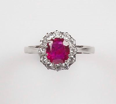 Anello con Rubino Myanmar di Ct 2,03 Circa e Diamanti a Contorno