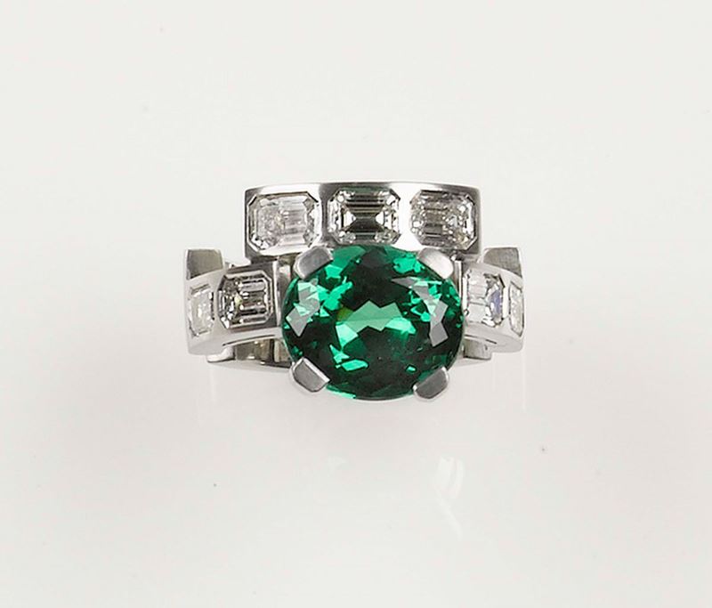 Enrico Cirio, Torino. A Greca tsavorite  and diamond ring. The 5,93 carats tsavorite is set with diamonds and mounted in white gold 750/1000  - Auction Fine Jewels - Cambi Casa d'Aste